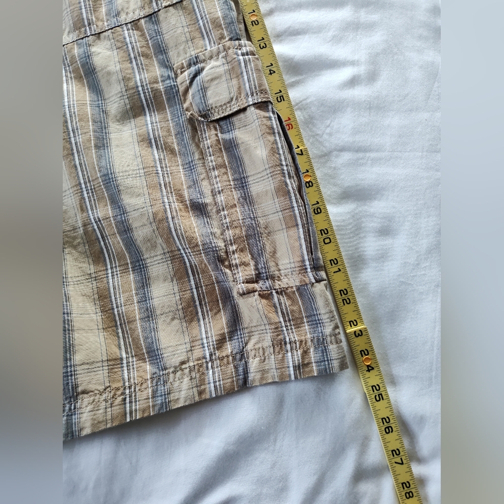 WRANGLER Men's Shorts. Waist Size 42. 10" Inseam. - Picture 6 of 7